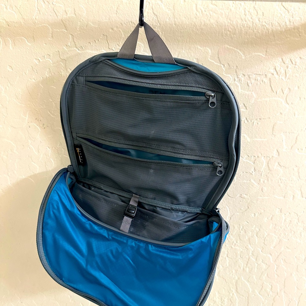 Sea to Summit toiletry bag Mini